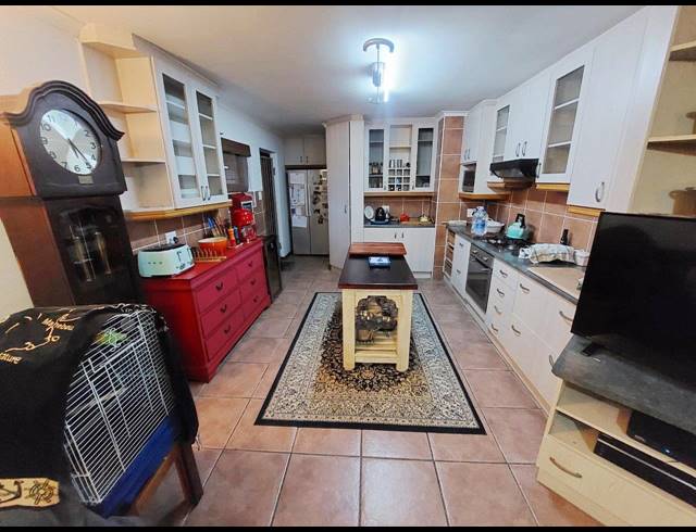4 BEDROOM HOUSE RENTED IN SUMMERSTRAND